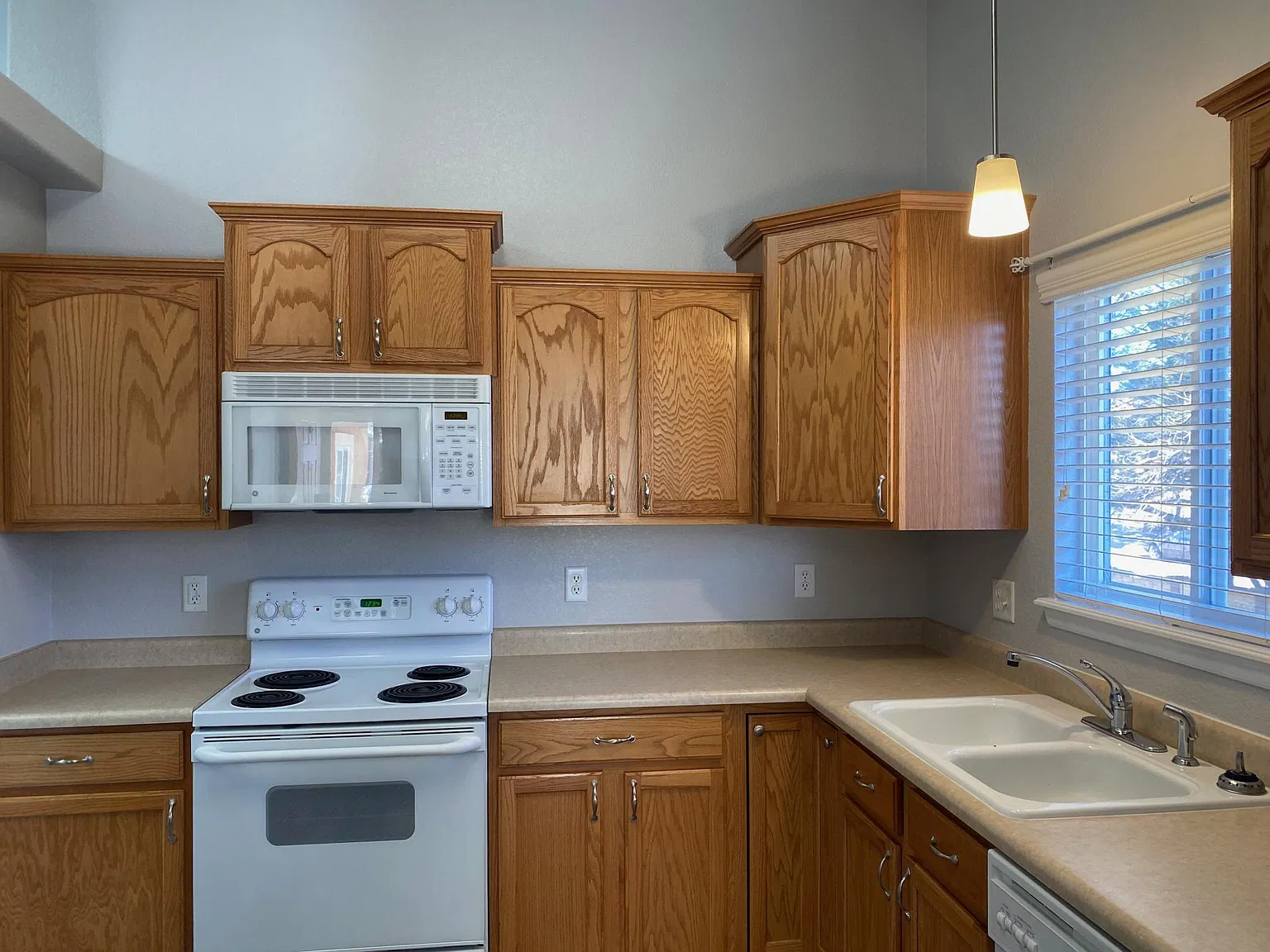 2 bed, 2236 sqft, $1,900 — Photo 2