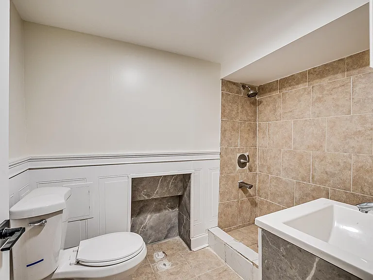 602 Avenue E — Photo 5