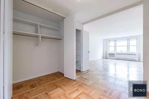 Rented by Bond New York | media 23