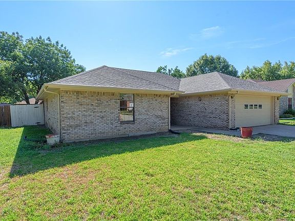 3rd image of 1416 Misty Hollow St