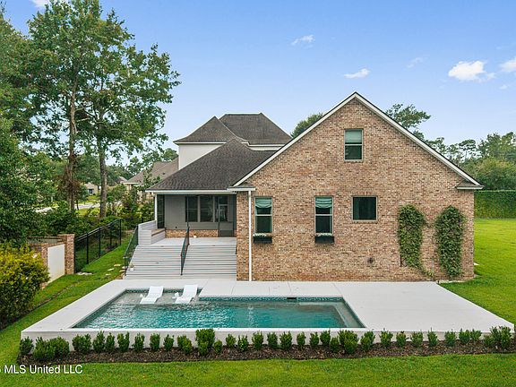 2nd image of 1908 Courtney Ln