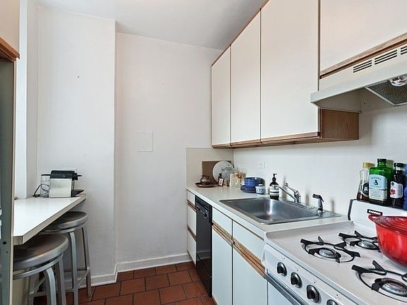 3rd image of 160 Cabrini Blvd APT 95
