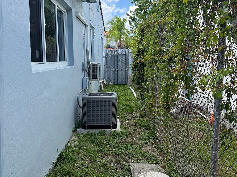 1772 SW 16th St — Photo 12