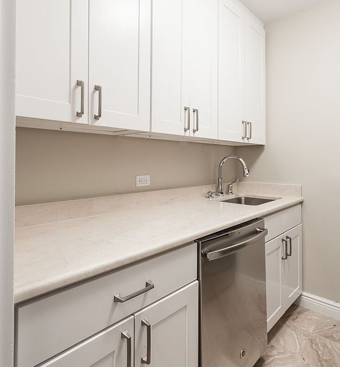 1st image of 30 W 63rd St APT 10B