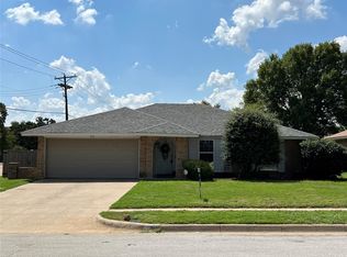 512 Balsam Dr, Euless, TX 76039