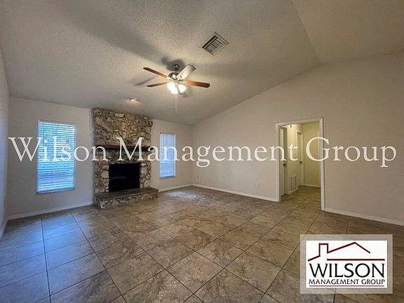 2nd image of 204 Lyndhurst Ct