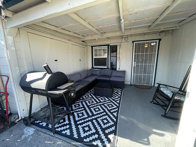 1513 Fir Ave — Photo 2