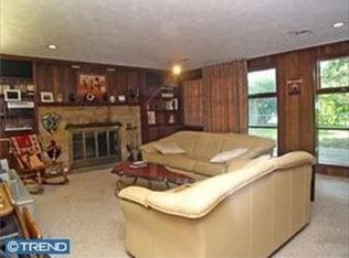 1834 Lippincott Rd, Huntingdon Valley, PA 19006