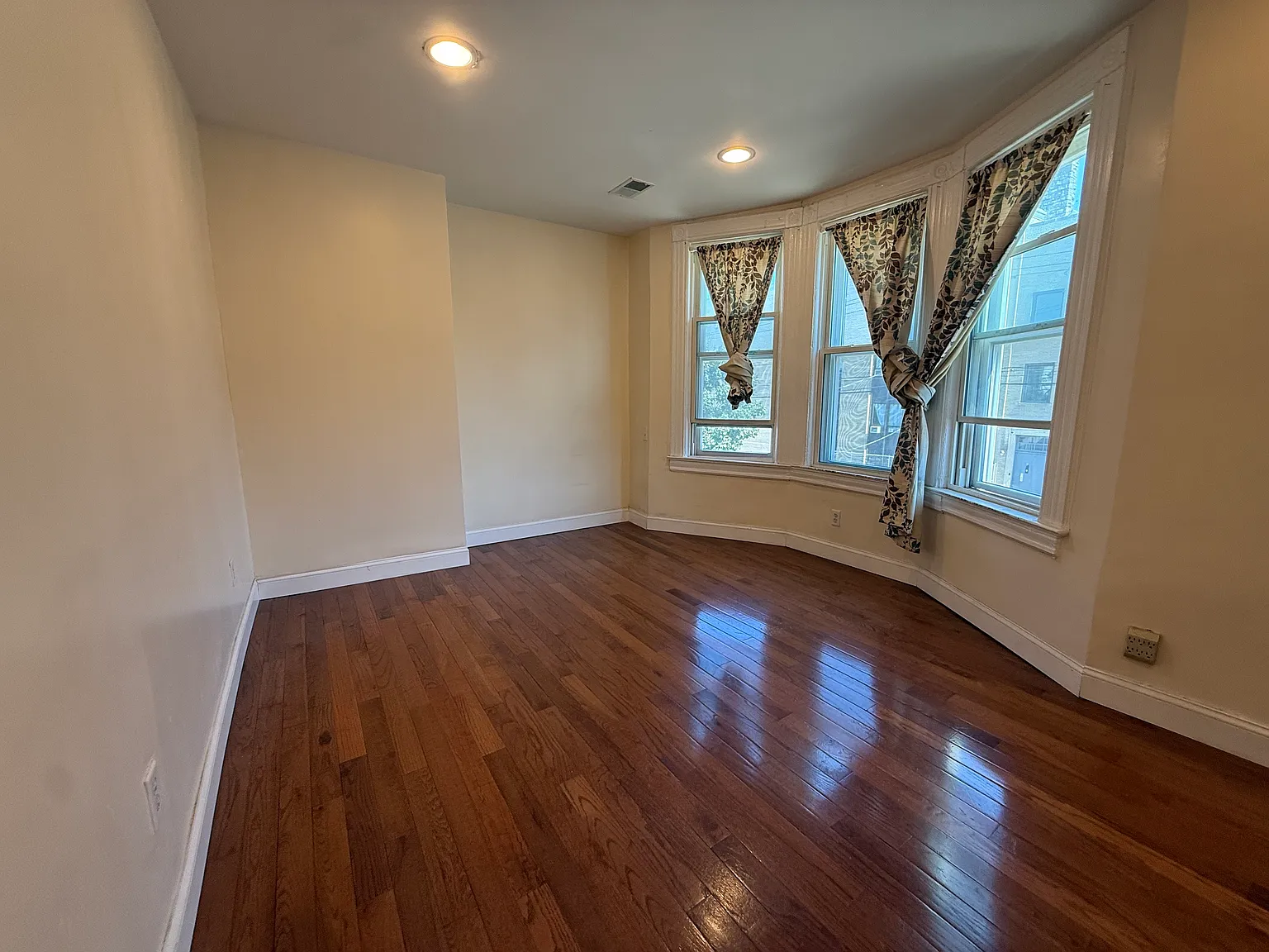 2 bed, $2,400 — Photo 3