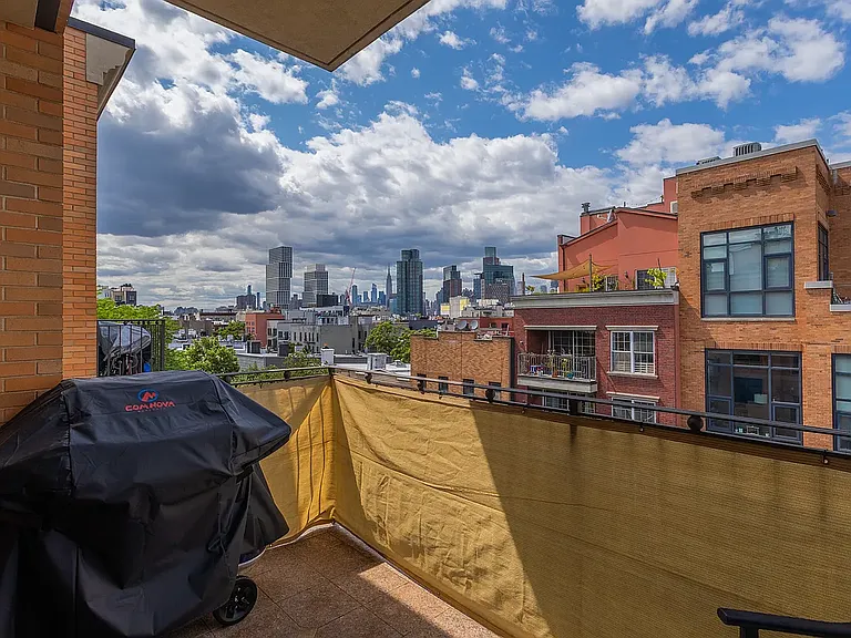186 India St #7 — Photo 11