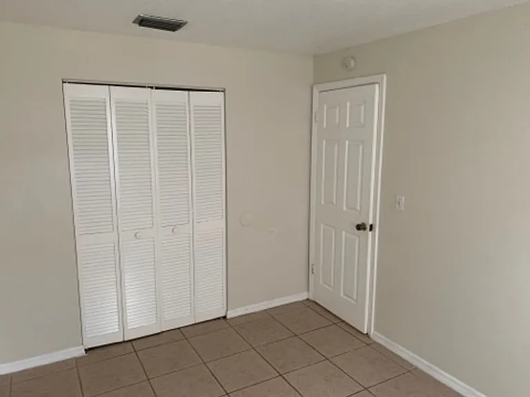 412 Country Lane Dr — Photo 6