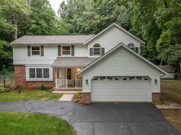 4719 Hillside ROAD, West Bend, WI 53095