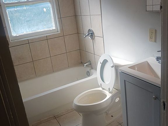 2nd image of 3011 Park Ave #6