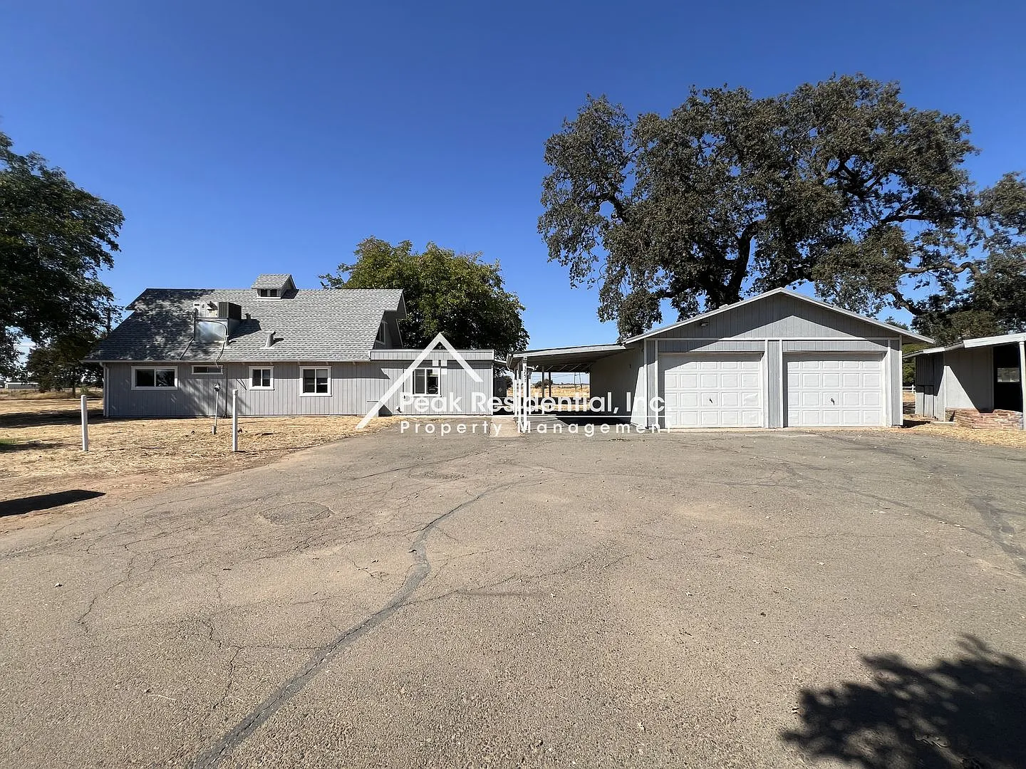 Wonderful 4bd/1.5ba Lincoln Home with Bonus Room! — Photo 2