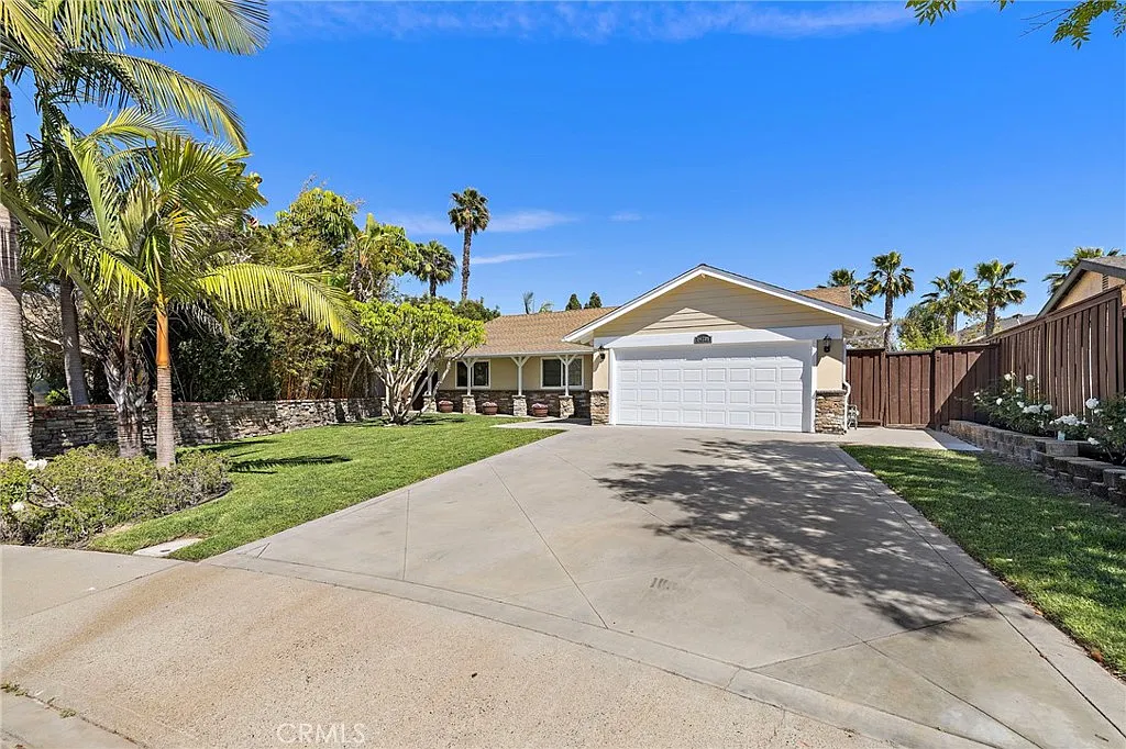 Building Photo - 24725 Camarillo St