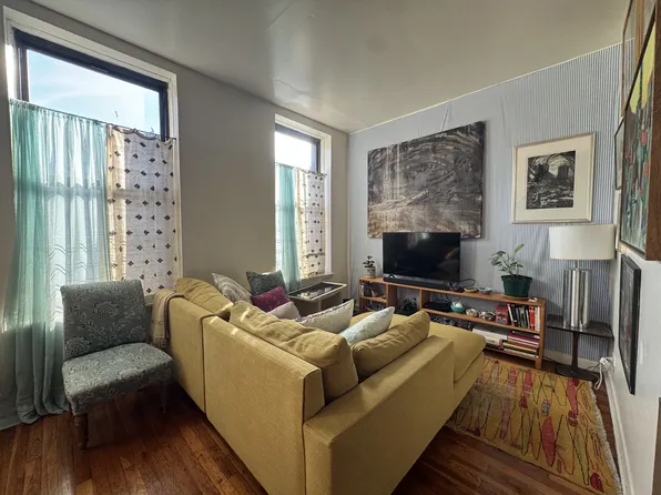 590 Franklin Avenue image 7 of 11