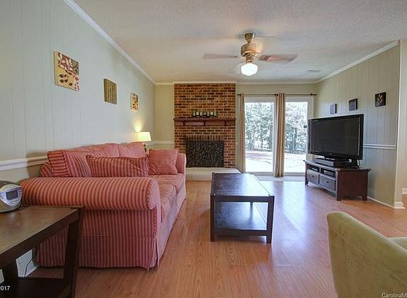 3rd image of 7826 Winterset Dr