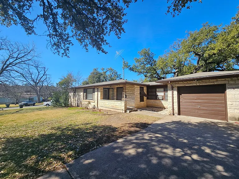 1506 Live Oak Dr — Photo 2
