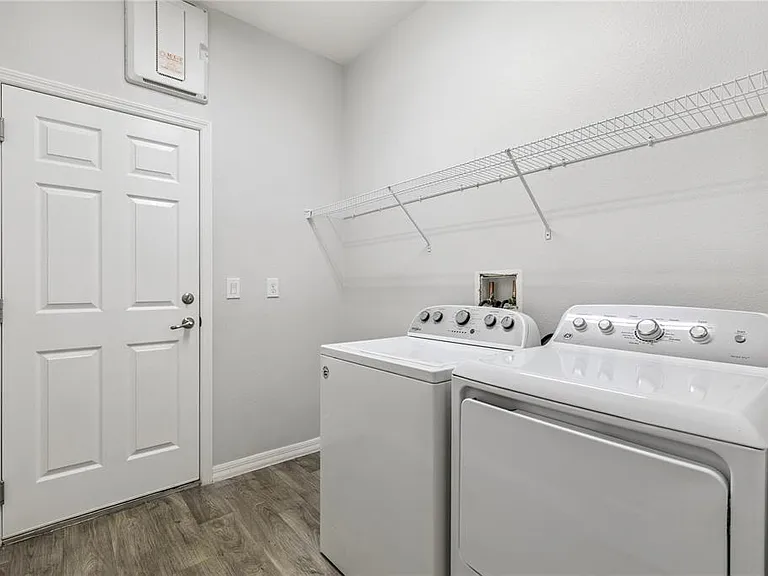 1863 Shumard Ave — Photo 26