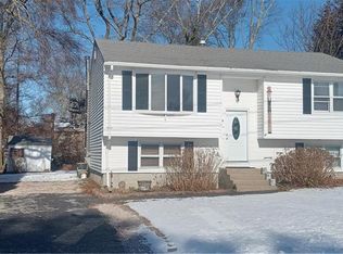 11 Edgewater Rd, Narragansett, RI 02882