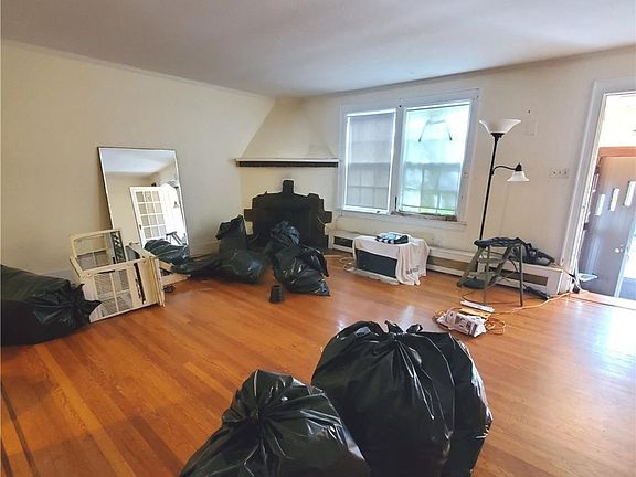 2nd image of 83 Dartmouth St