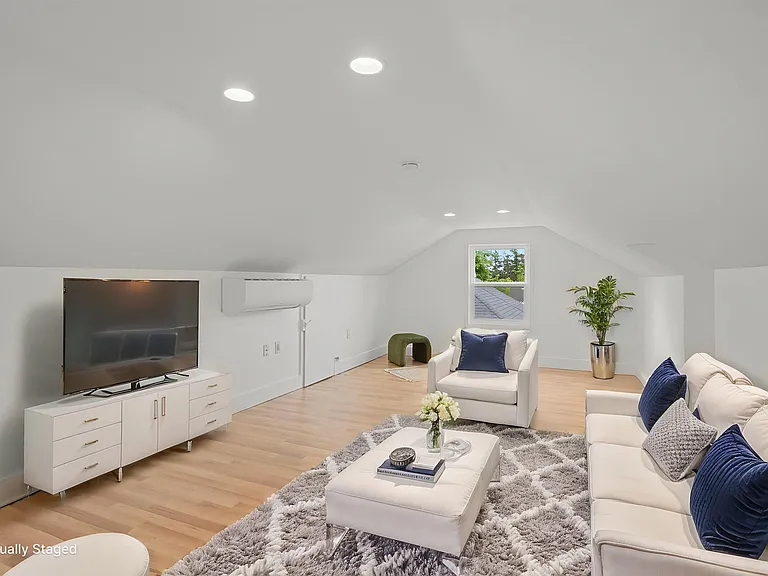 1346 NW Couch St — Photo 1