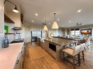 189 Ocean Shores Dr, Crystal Beach, TX 77650