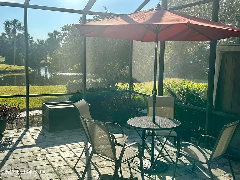 9942 Sawgrass Dr E — Photo 41
