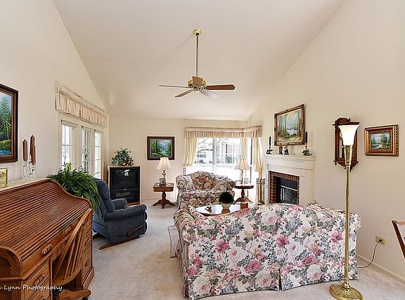 5th image of 380 Ashford Cir Unit 4