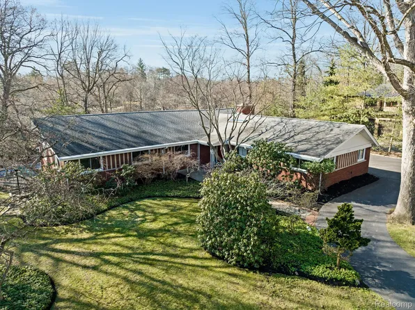 (undisclosed Address), Bloomfield Hills, MI 48301