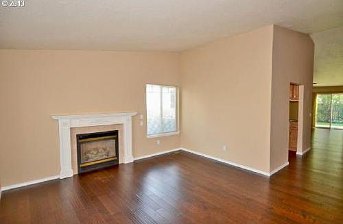 3rd image of 526 SE 72nd Ave