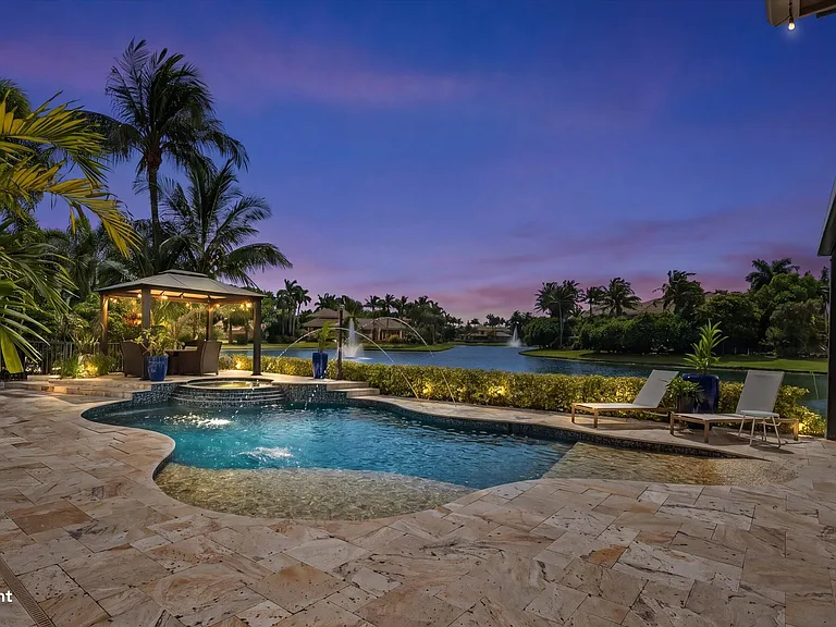 10771 Versailles Blvd — Photo 42