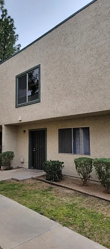 Terrific 3 bedroom Townhome — Photo 2