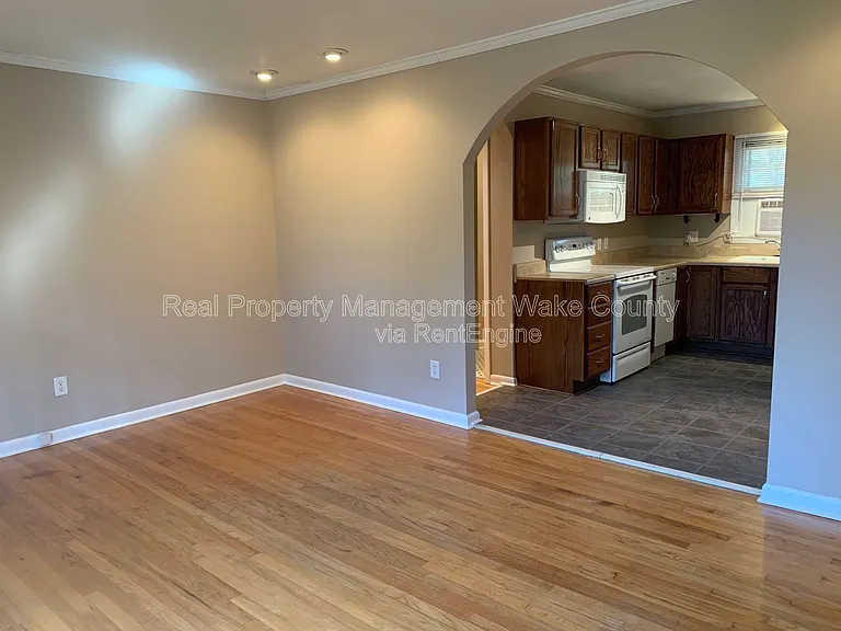 806 Chamberlain St — Photo 6