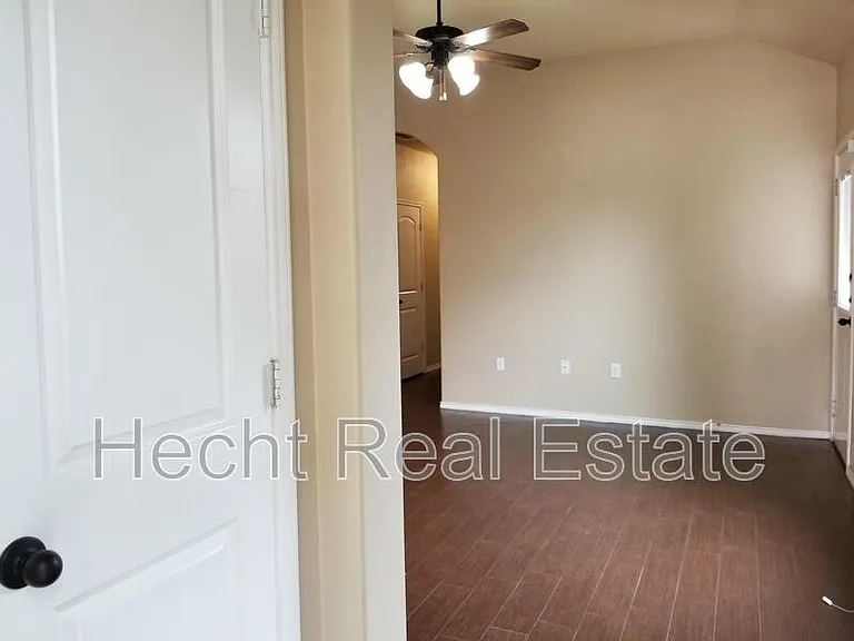 1027 Brown Rock Dr #1 — Photo 3