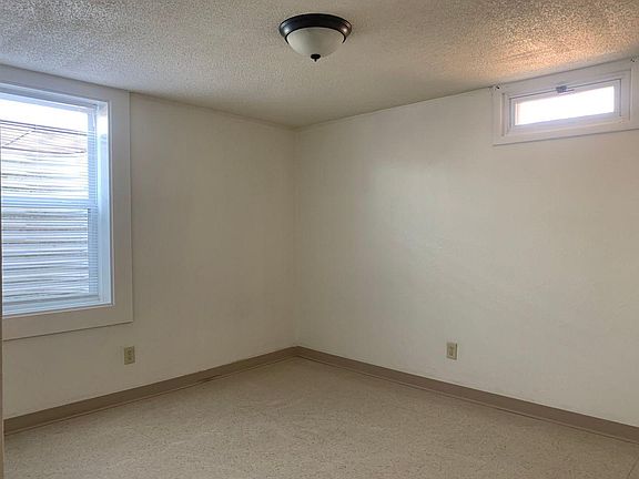 3rd image of 701 S Eisenhower Dr APT 5