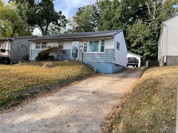 615 Superior Dr, Saint Louis, MO 63135