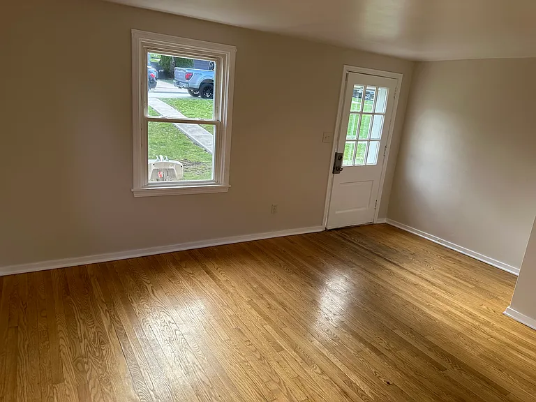 475 Serpentine Dr — Photo 2