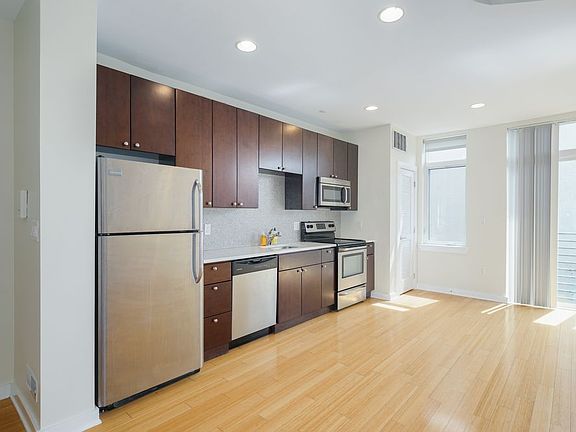 3rd image of 811 N 2nd St APT 3C