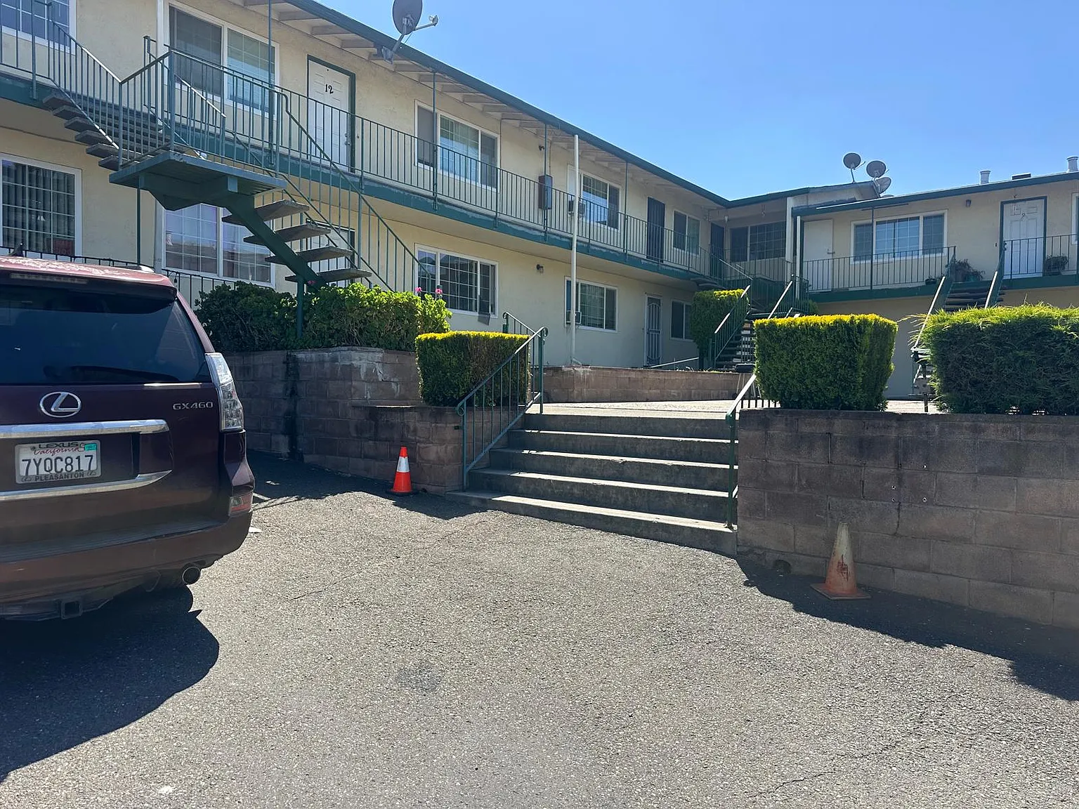 3 bed, 1.5 bath, $3,000 — Photo 2