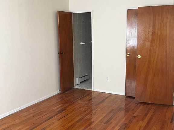 MASTER BEDROOM (BACK VIEW)
