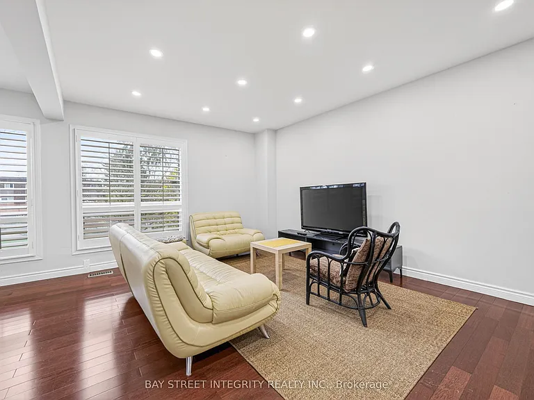 646 Village Pkwy #26 — Photo 8