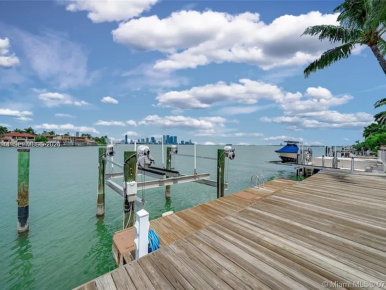 620 W Dilido Dr — Photo 1