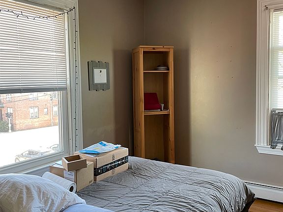5th image of 198 Waterman St