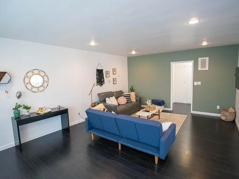 734 N Alfred St #5 — Photo 2