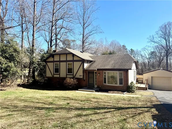 655 Holly Corner Rd, Fredericksburg, VA 22406