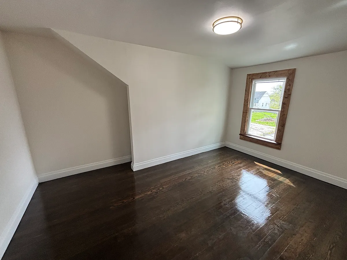 Building Photo - 621 W 44th Pl