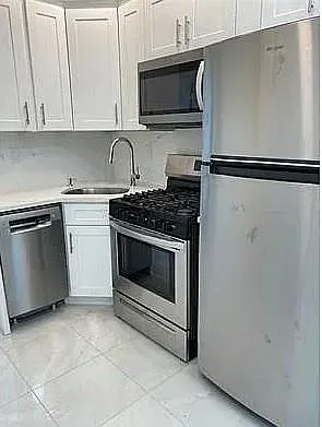Building Photo - 3002 Voorhies Ave #2F