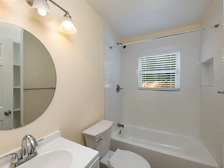 2610 Michigan Ave — Photo 14