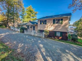 30 River Creek Cir, Wirtz, VA 24184